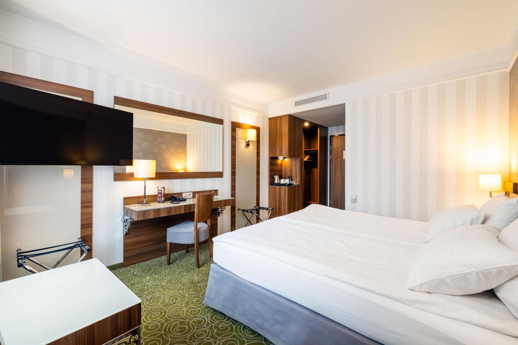 Double Room,1765197822:JPEG