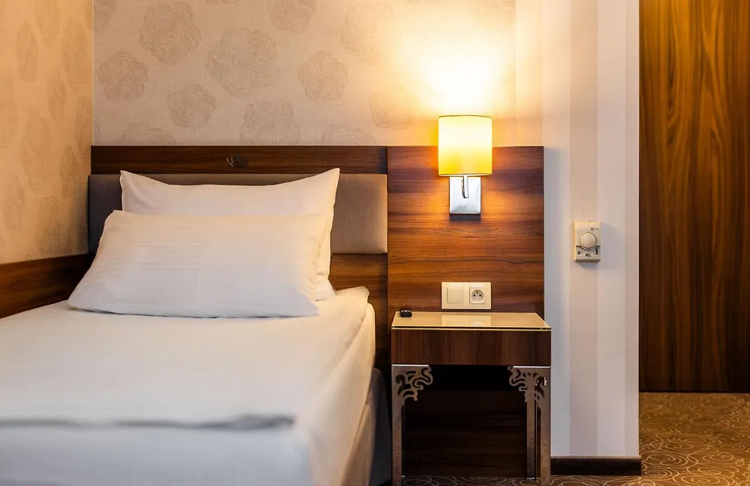 Hotel Lord - Warsaw Airport-1