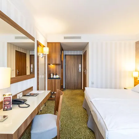 Hotel Lord - Warsaw Airport-3